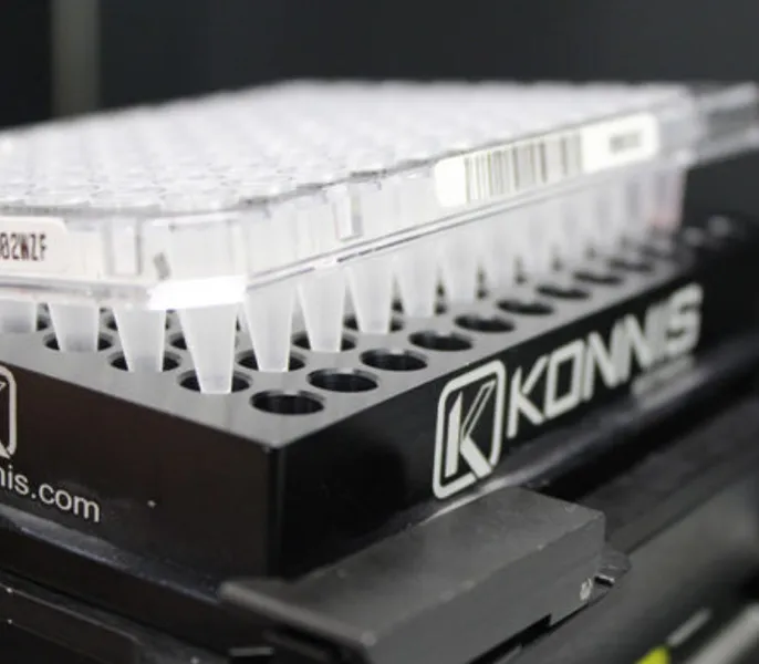 PCR microplate adapter fits Non Skirted PCR plate